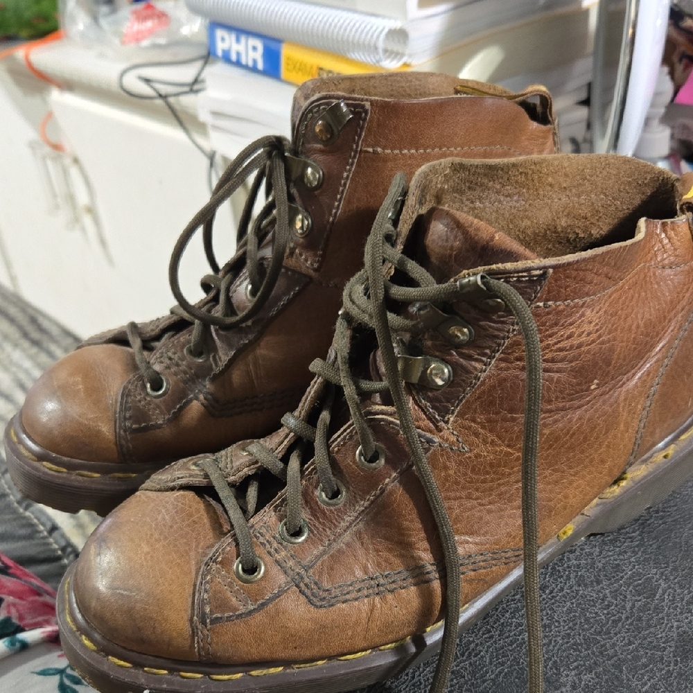 Men's Vintage Dr. Martens Brown Leather Lace-Up Boots, Size 7, 2